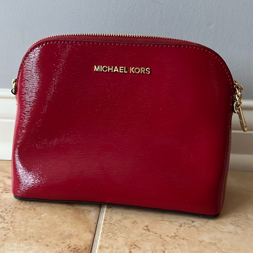 Red MK crossbody purse, 9”L x 3.5”d x 7”h